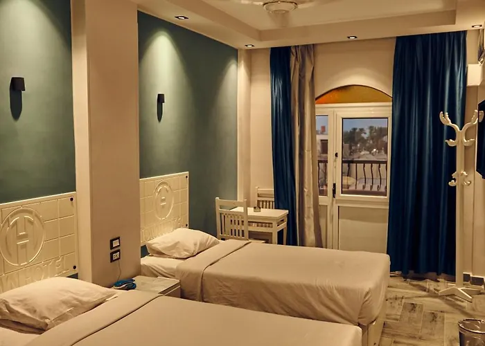 Town Hotel- Otel